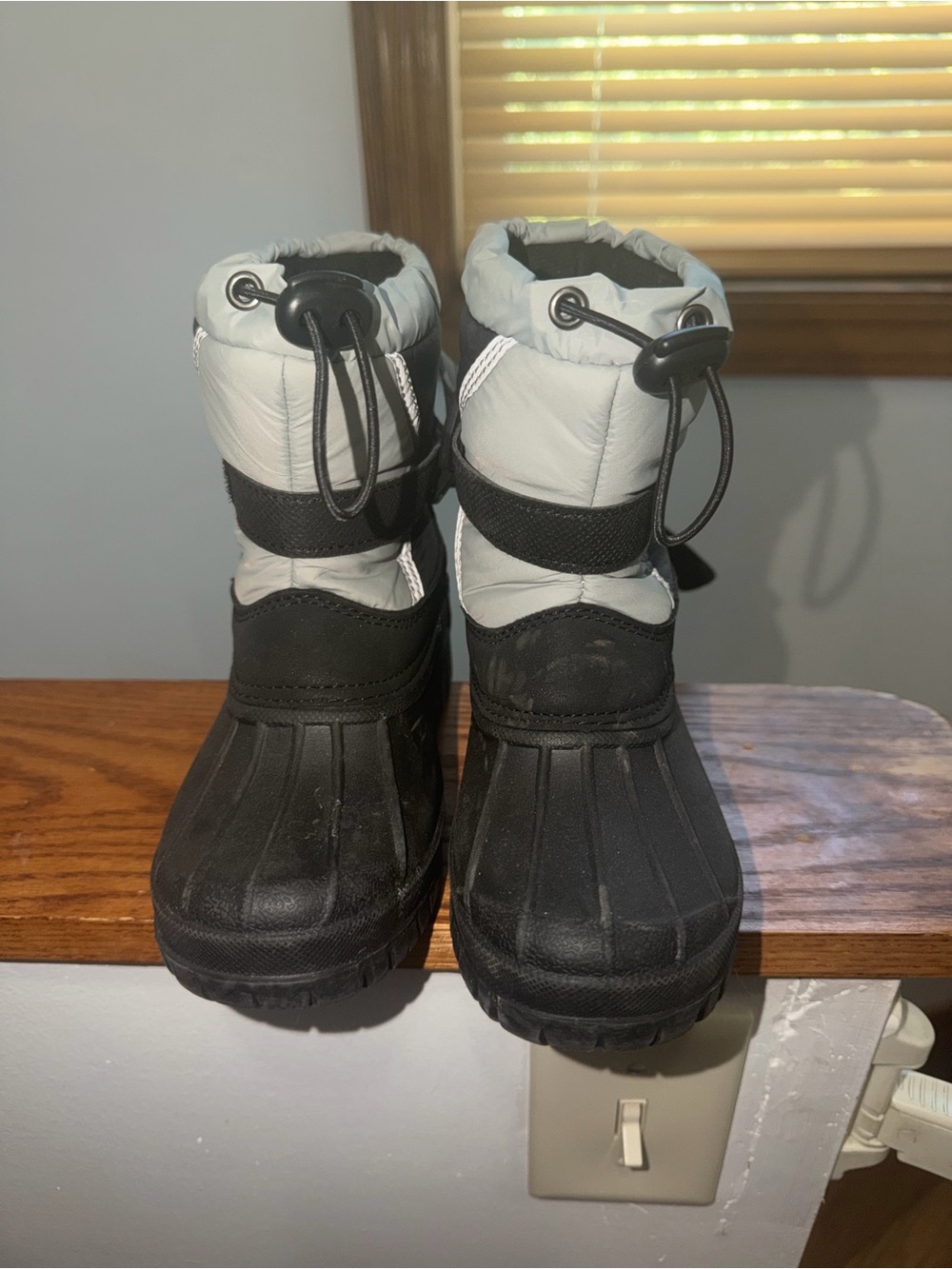 Kids Black & Gray Winter Boots - Cozy Waterproof Snow Boots